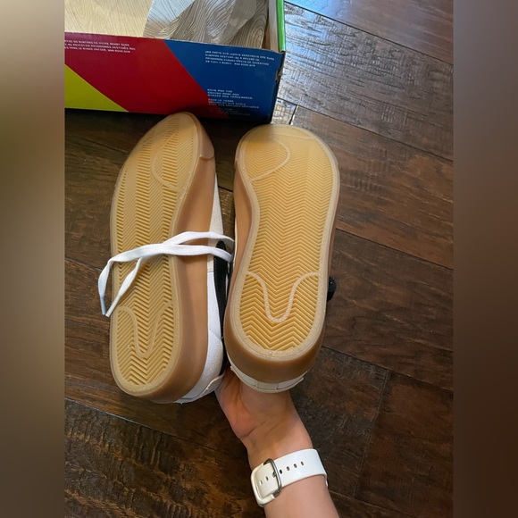 NIB Nike zoom blazer low pro - runs large - Picture 3 of 6